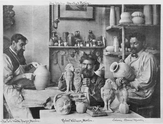 Die Martin-Brüder im Studio der Southall Pottery